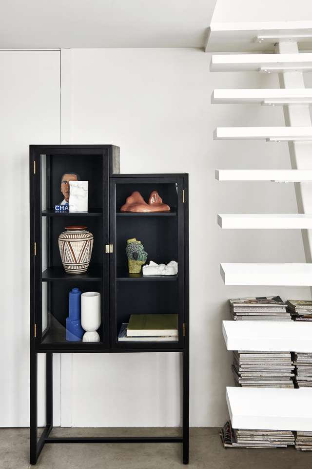 storm architect Onbepaald HKliving vitrinekast Stairs Cabinet Showcase - Producten - Loods 5