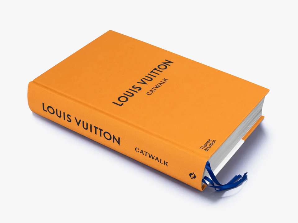 Dag Roman medeleerling Thames & Hudson boek Louis Vuitton Catwalk - Producten - Loods 5